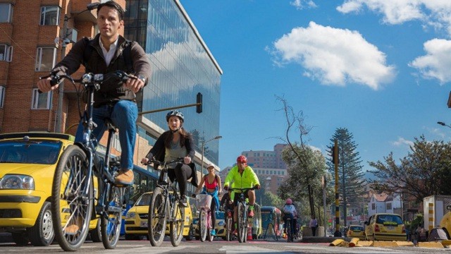 Bicicleta en día sin carro en Bogotá