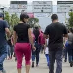 Migrantes en el puente internacional Simón Bolívar