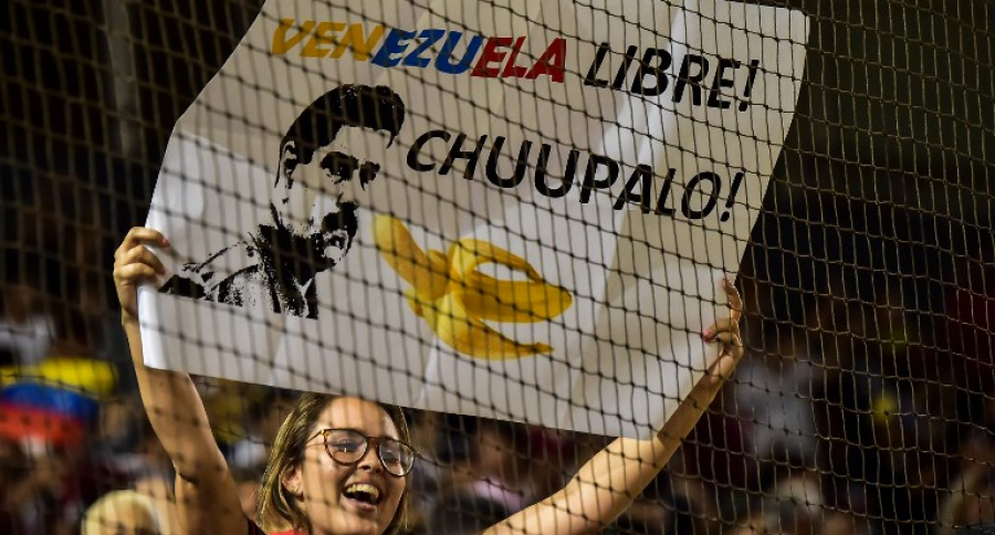 Fanático en contra de Maduro