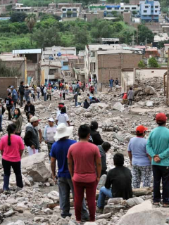 Damnificados por avalanchas en Perú