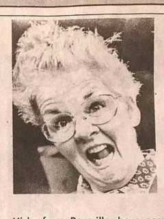 Abuela escribe su propio obituario.