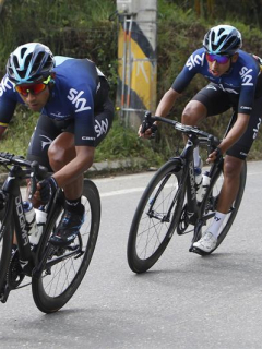 Egan Bernal y compañero del Sky