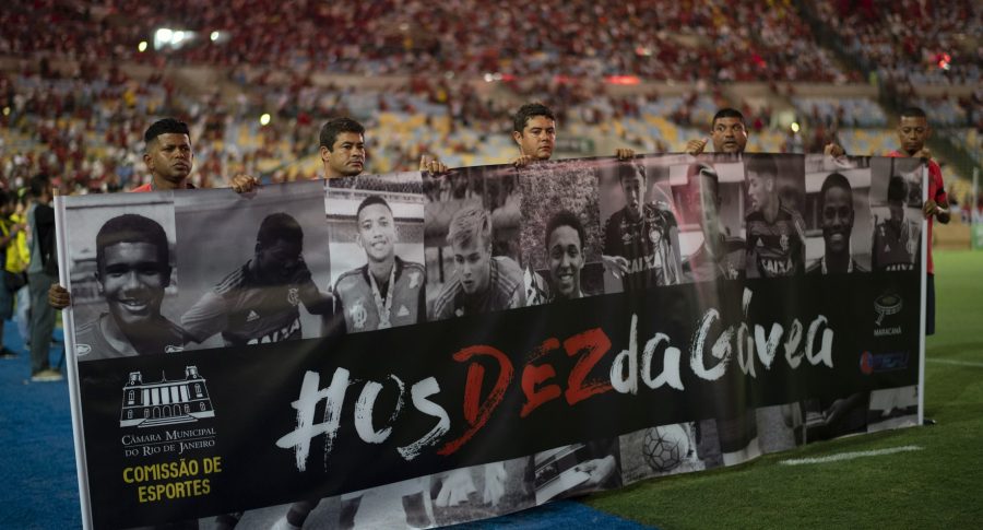 Homenaje a víctimas del incendio de Flamengo