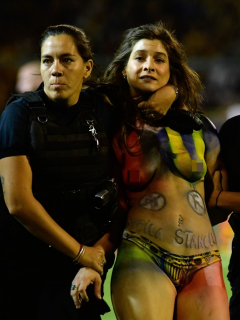 Sheila Stanolli interrumpió el Rosario-River