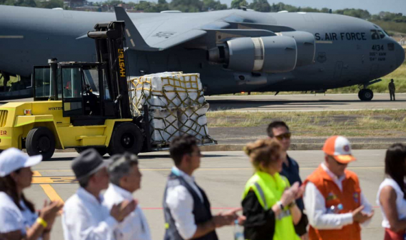 Aviones con ayuda humanitaria