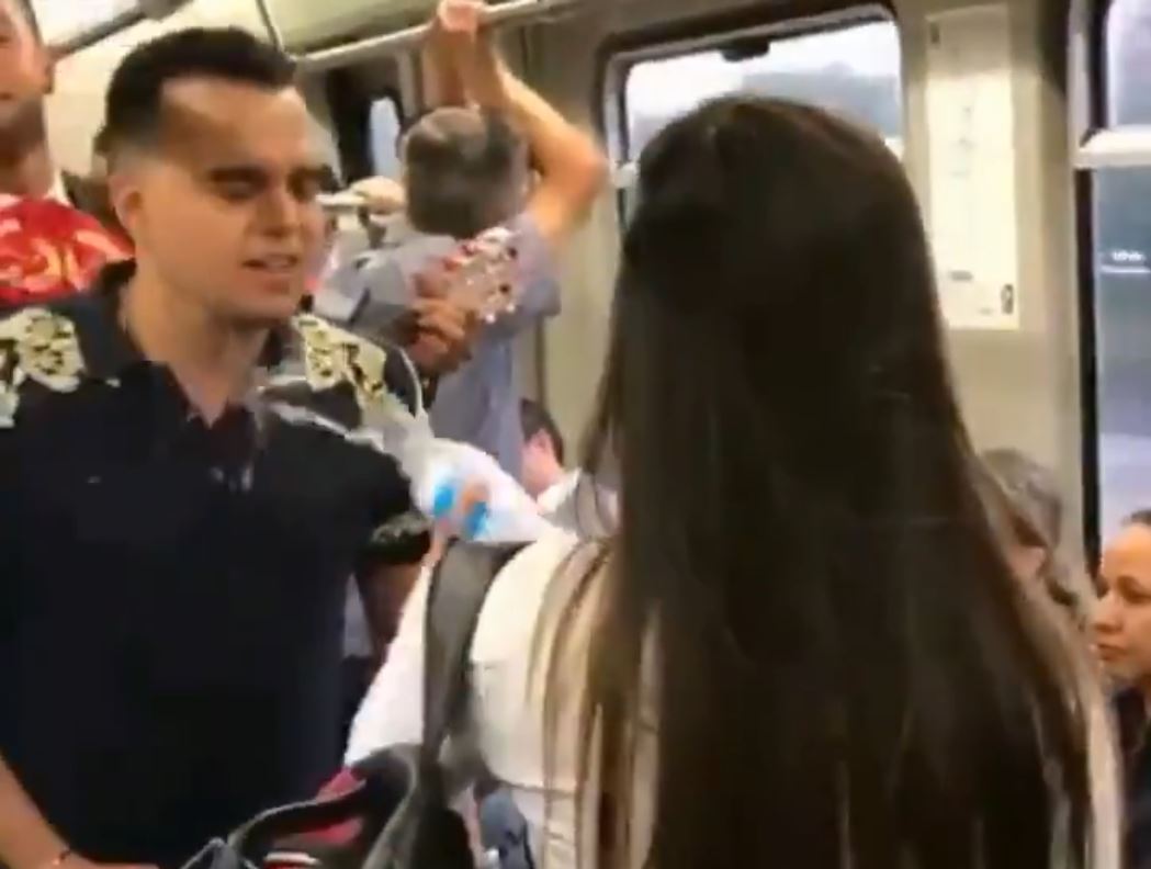 Serenata de despecho en el metro de Medellín