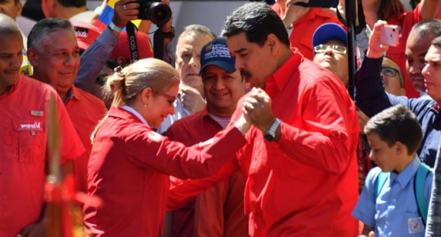 Maduro bailando con su esposa