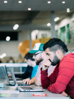 Personas trabajando