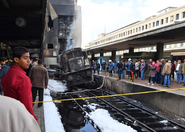 Locomotora de metro de El Cairo se estrelló e incendió