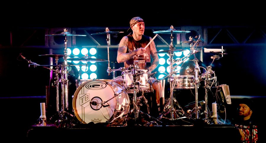 Travis Barker, de Blink-182, en concierto