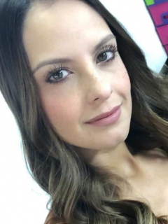 Laura Acuña, presentadora.