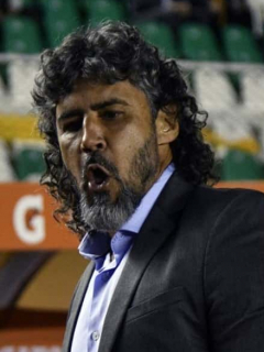 Leonel Álvarez y Mister Chip