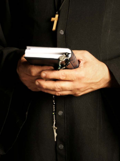 Sacerdote.