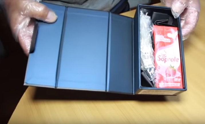 Caja de leche en empaque de Galaxy S8