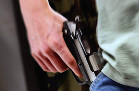 Joven con arma