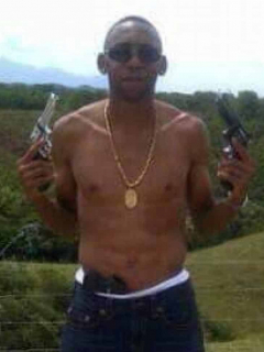 Jhon Viáfara con armas