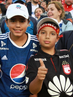 Hinchas de Santa Fe y Millonarios
