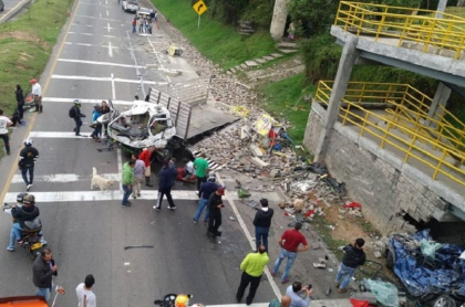 Accidente vía Bogotá Girardot