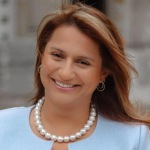 Senadora Paola Holguín
