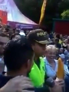 Discurso de policía defendiendo las empanadas