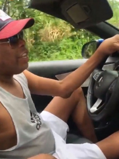 Tino Asprilla en su carro