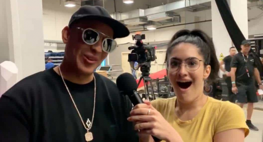 Periodista entrevista a Daddy Yankee.