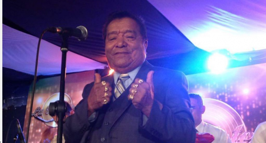 Pastor López, cantante.