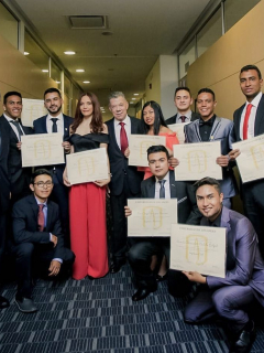 Juan Manuel Santos y pilos de los Andes