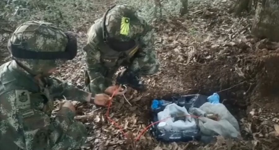 Ejército destruyó artefactos explosivos en un Colegio