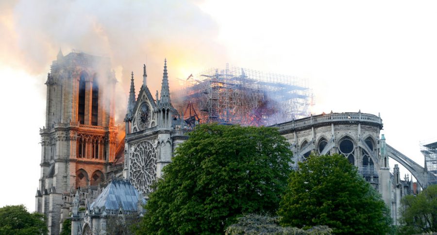 Catedral de Notre Dame en llamas