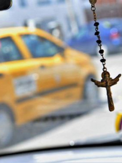 Atracadores en taxi