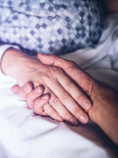Mujer hospitalizada.
