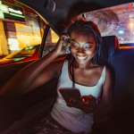 Mujer en Uber.