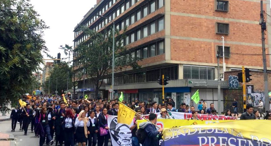 Estudiantes de Sena se unen a marchas