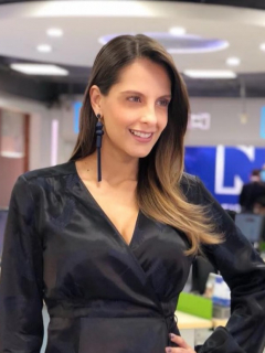 Laura Acuña, presentadora.
