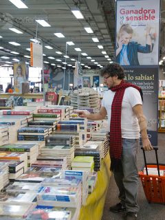 Asistente a Feria del LIbro