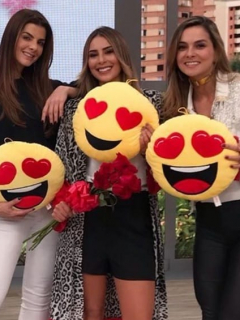Sofía El Khoury, y las presentadoras Carolina Cruz, Carolina Soto y Catalina Gómez.