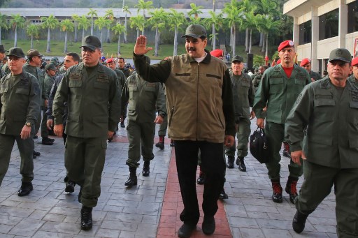Maduro junto a militares