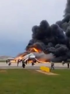 Avión ruso en llamas