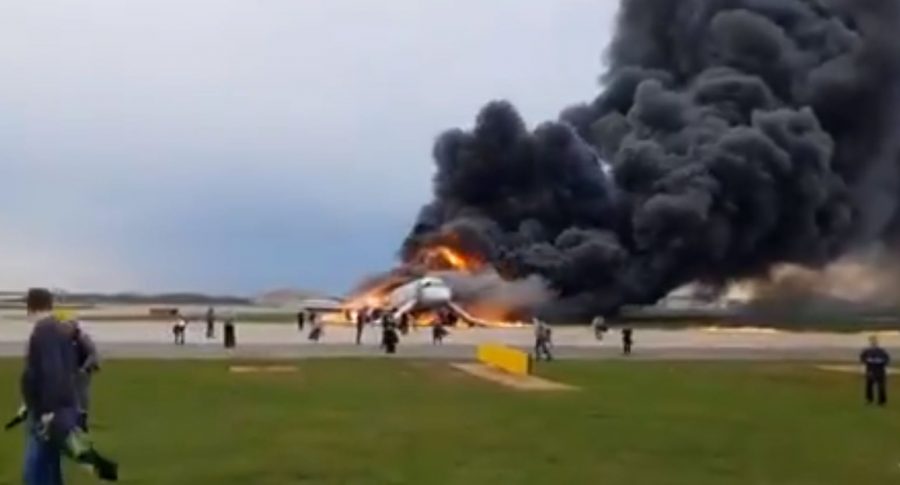 Avión ruso en llamas
