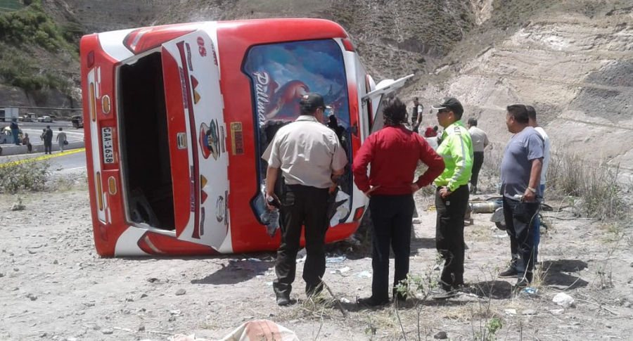 Bus accidentado en Ecuador
