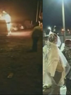 Bus incendiándose y personas protestando