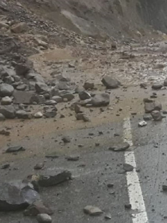 Rocas en vía al Llano