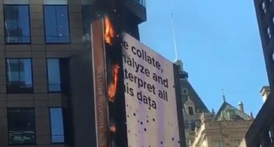Fuego en el Times Square en Nueva York