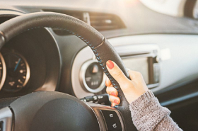 Mujer al volante