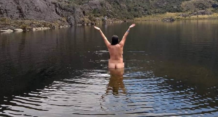 Tatiana Reyes desnuda en la laguna de Santurbán