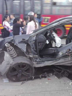 Auto estrellado en Bogotá