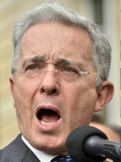 Álvaro Uribe y Daniel Coronell