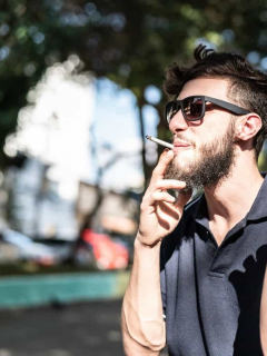 Personas fumando
