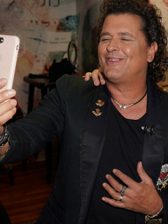 Carlos Vives, cantante, y Barack Obaman, expresidente de Estados Unidos.